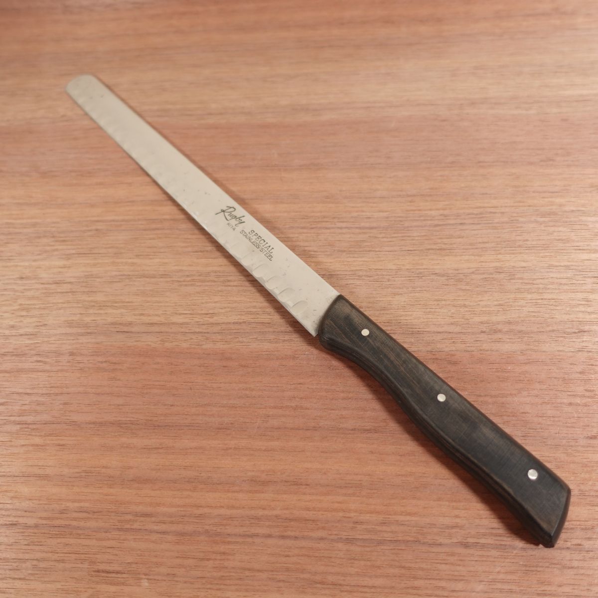 Kiya RUGBY Cake Knife, Sharpened, Roast Beef and Smoked Salmon Slicer, Dimpled, Stainless Steel, 260mm