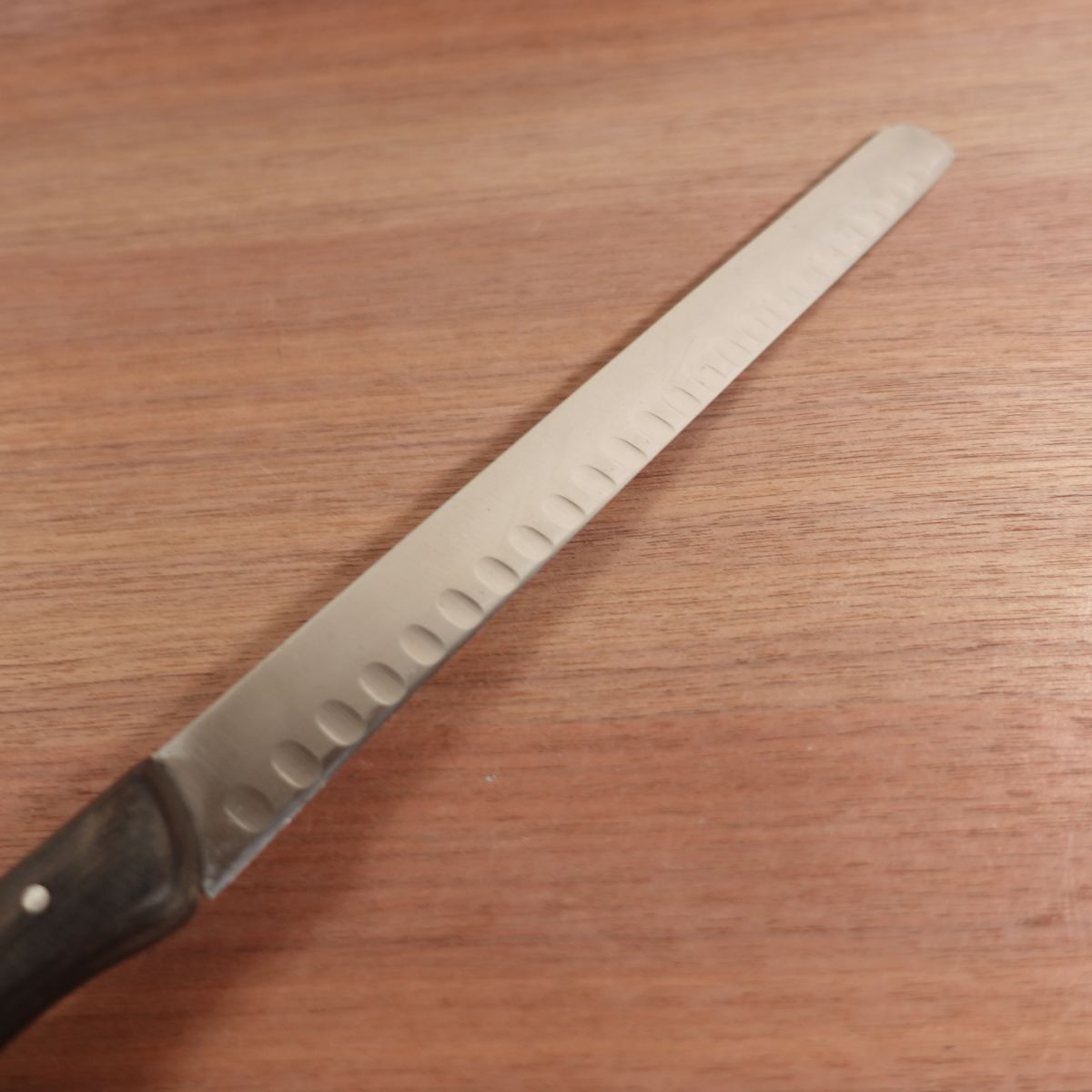 Kiya RUGBY Cake Knife, Sharpened, Roast Beef and Smoked Salmon Slicer, Dimpled, Stainless Steel, 260mm