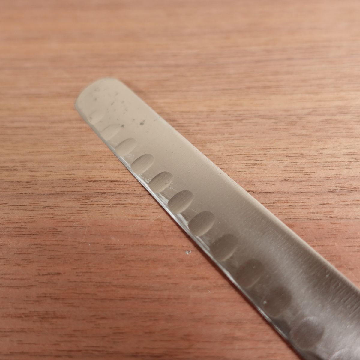 Kiya RUGBY Cake Knife, Sharpened, Roast Beef and Smoked Salmon Slicer, Dimpled, Stainless Steel, 260mm