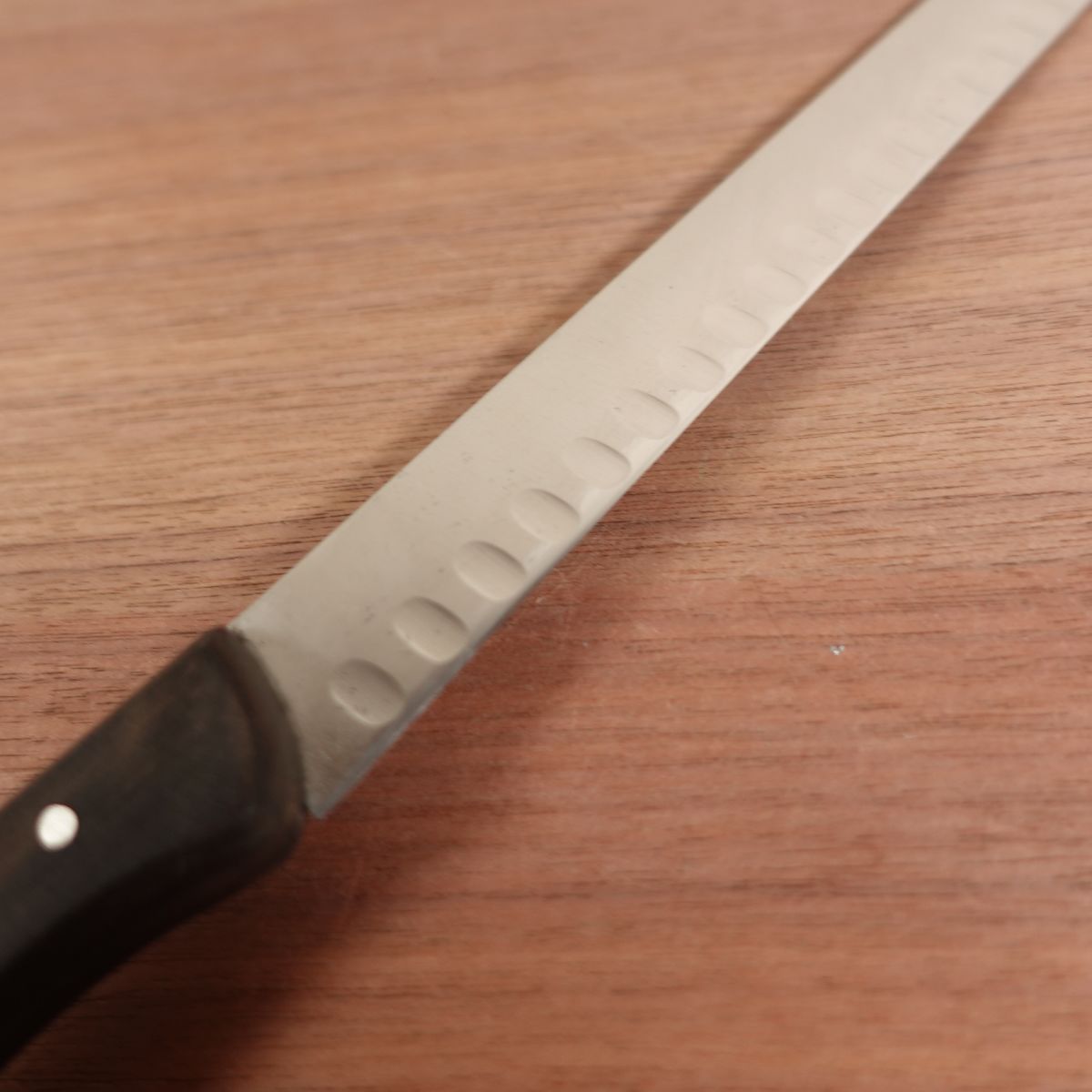 Kiya RUGBY Cake Knife, Sharpened, Roast Beef and Smoked Salmon Slicer, Dimpled, Stainless Steel, 260mm