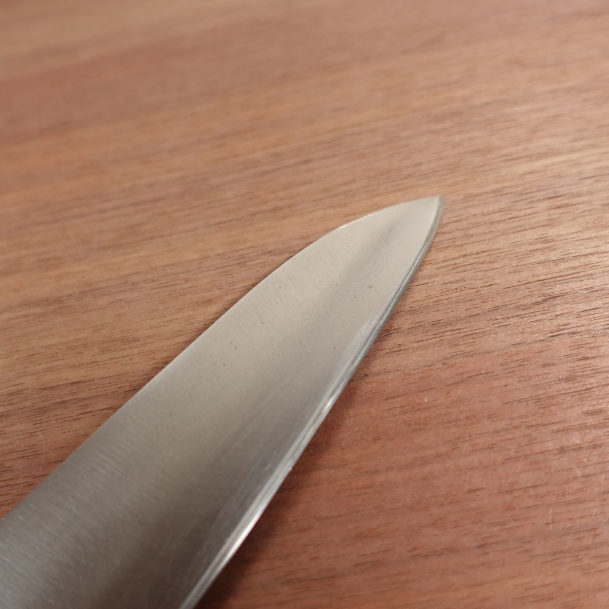 Kanechika Santoku Knife, Sharpened, Laminated Steel, All-Purpose Knife, 180mm