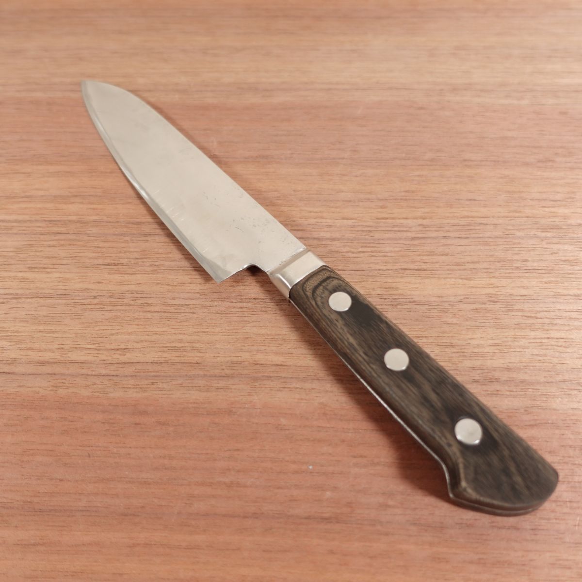 Fujiwara Teruyasu Small Santoku Knife, Sharpened, Hammered and Nashiji Finish, Laminated Steel, 150mm