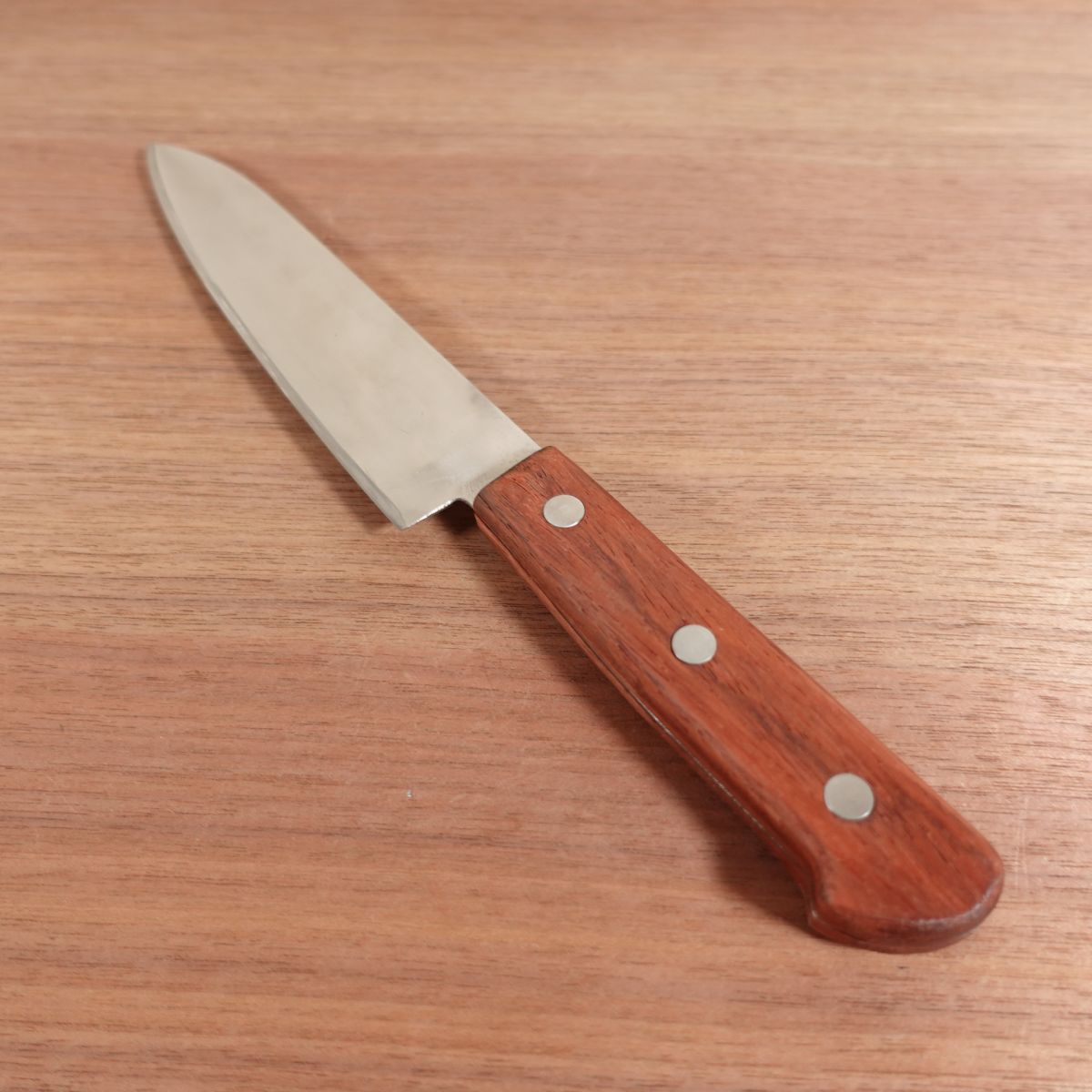 Fujiwara Teruyasu Small Santoku Knife, Sharpened, Custom Karin Handle, Nashiji Finish, Laminated Steel, 155mm