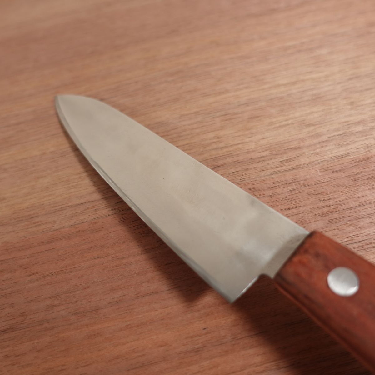 Fujiwara Teruyasu Small Santoku Knife, Sharpened, Custom Karin Handle, Nashiji Finish, Laminated Steel, 155mm